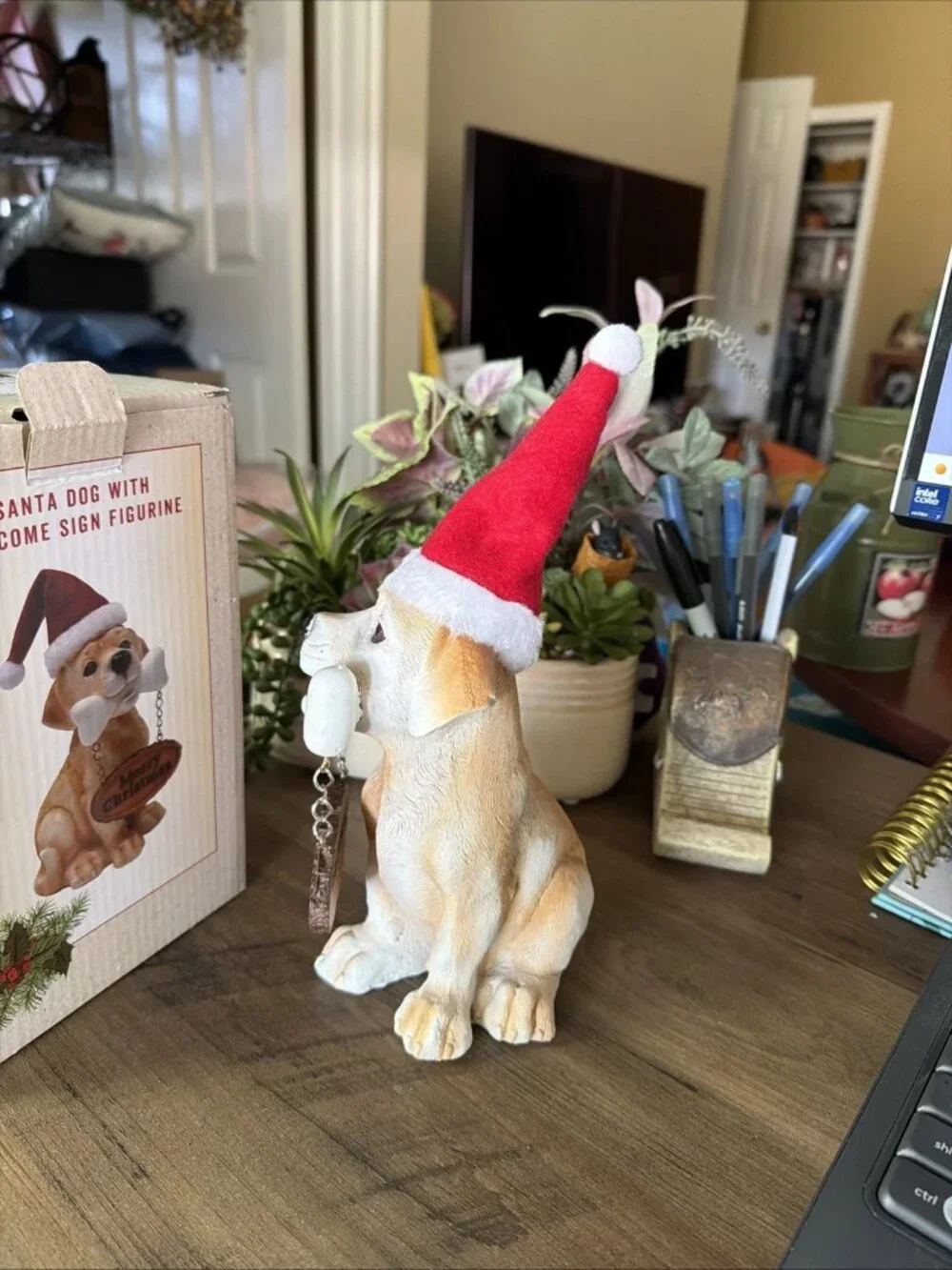 Cracker Barrel Santa Dog With Welcome Sign Figurine - Retired - NEW